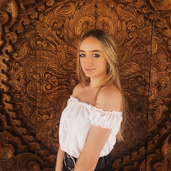 Meet your Posher, Danielle - Picture 1 of 1